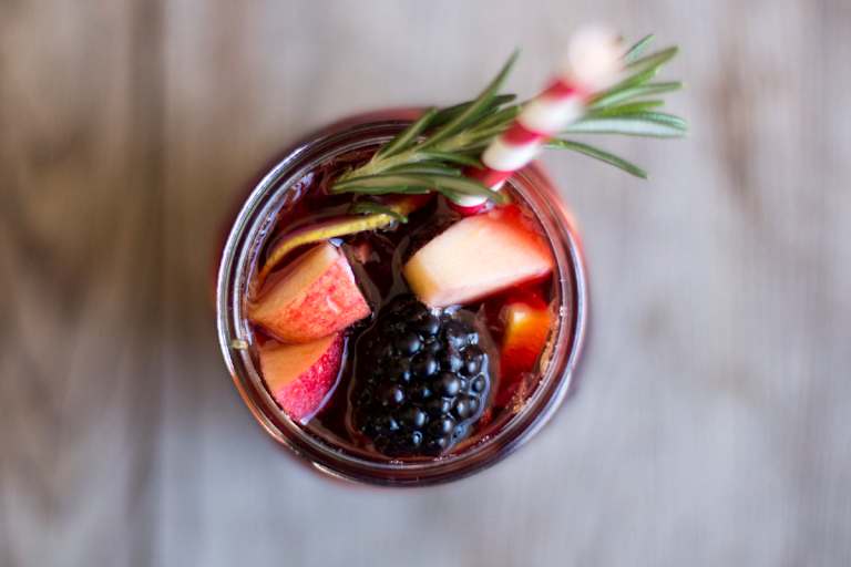 Sangria dekoriert von oben