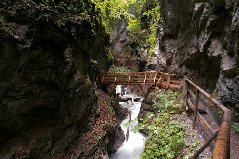 Blick in die Wolfsklamm bei Stans im Bezirk Schwaz in Tirol