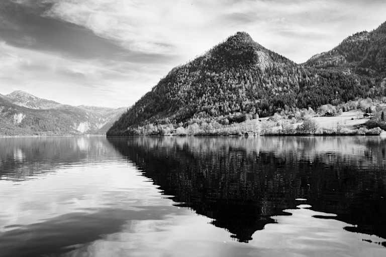 Der Grundlsee: Mystik und Schönheit umgibt den malerischen Or im Salzkammergut.