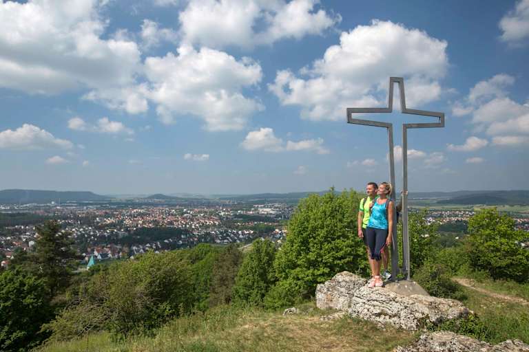 Auf der Zeugenbergrunde genießt man wunderschöne Aussichten.