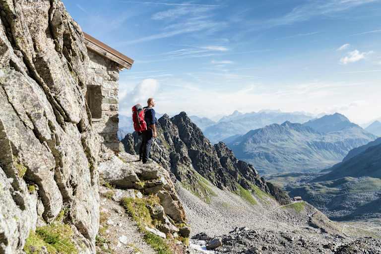 Auf der Montafoner Hüttenrunde - Blick von der Zollhütte oberhalb der Saarbrücker Hütte