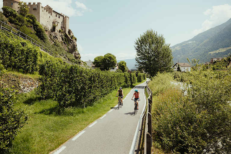 Radweg, Via Claudia Augusta, sonniger Tag