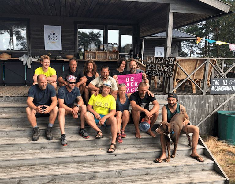 Die Crew und gute Seele der Insel rund um Mastermind Hannes Geier (Bildmitte)