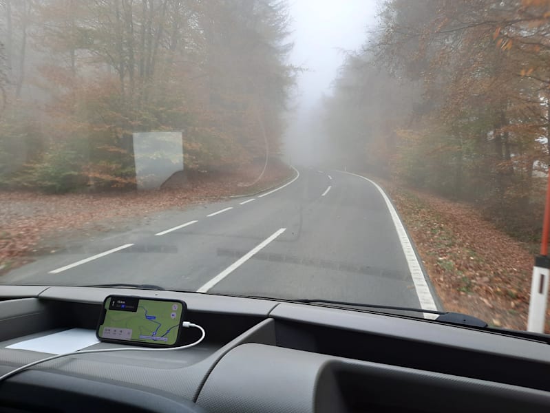 Auch in den ersten Kurven auf der Geschriebenstein-Passstraße steht noch der Nebel