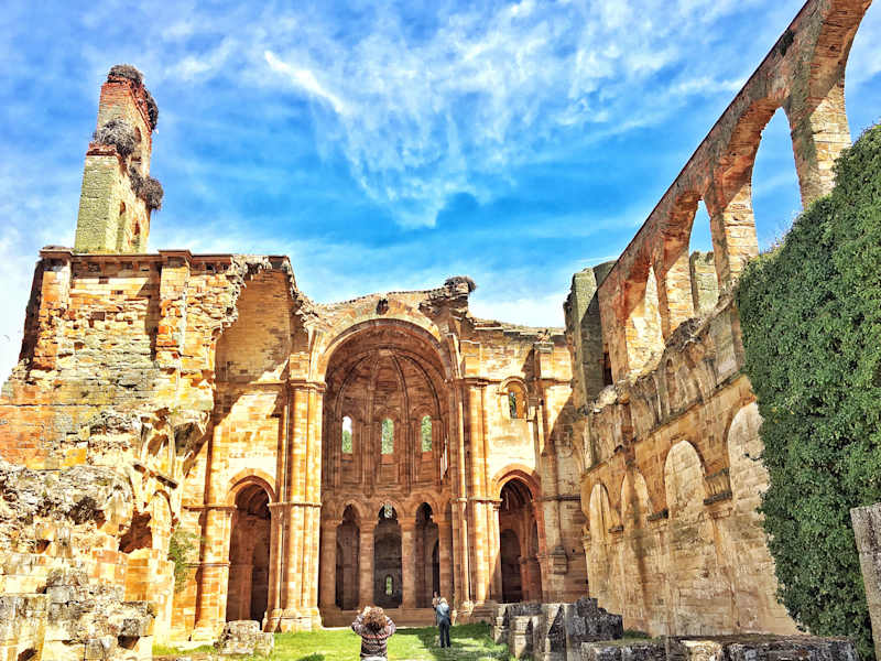 Die Reste einer riesigen Zisterzienserabtei in Granja