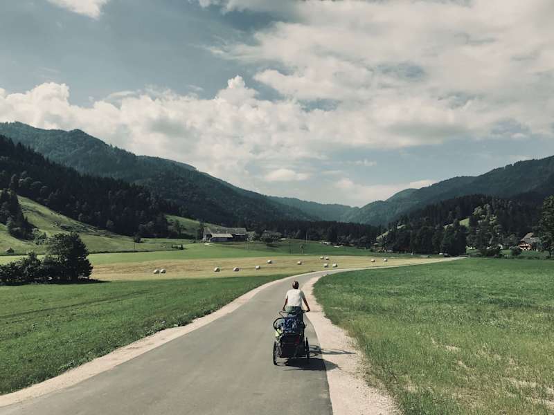 Ein lohnender Ausflug ist die Strecke von Luce nach Kamnik über Podvolovljek, einer schmalen Passstraße, die bei Rennradfahrern überaus beliebt ist. Kurz vor dem steilen Aufstieg in Serpentinen geht es links ab zum Repov Slap Wasserfall.