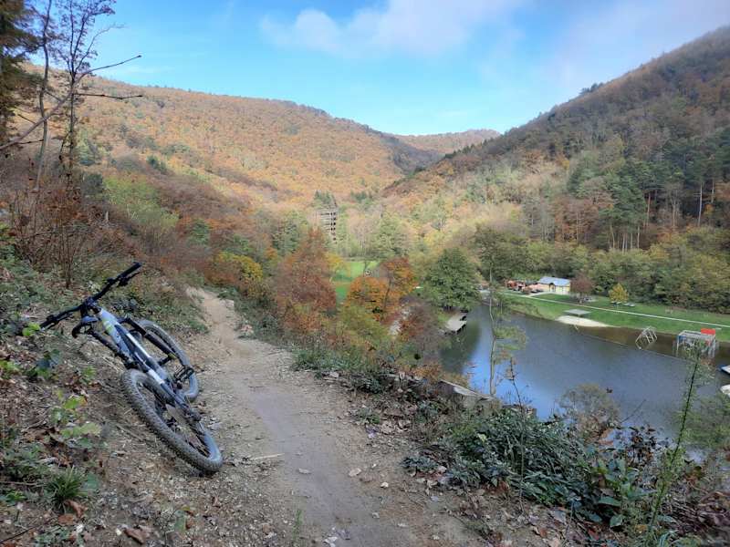 Etwas oberhalb des Rechnitzer Badesees mit Imbiss