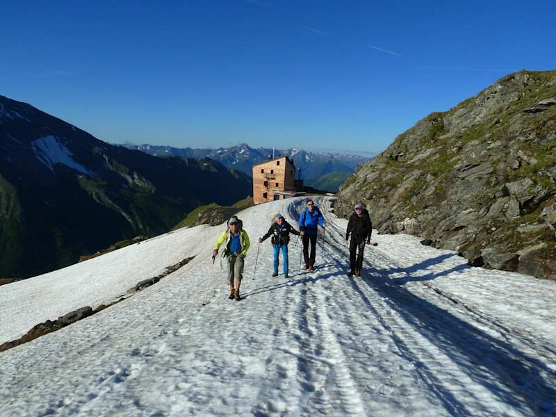 Die Hannoverhütte hier im Bild ist bereits die dritte Hannoverhütte, die gebaut wurde