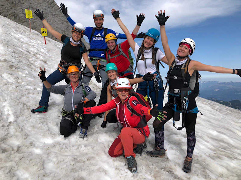 Glückliche Gesichter nach dem Gipfelerfolg am Dachstein