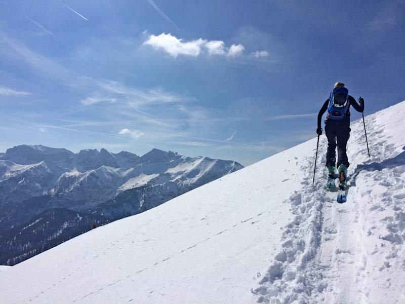 Wer sich im alpinen Gelände auskennt, auf den warten wunderschöne Skitouren rund um Steinberg am Rofan.