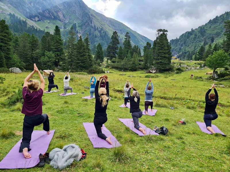 Die Berge als perfekter Yoga-Kraftplatz. 