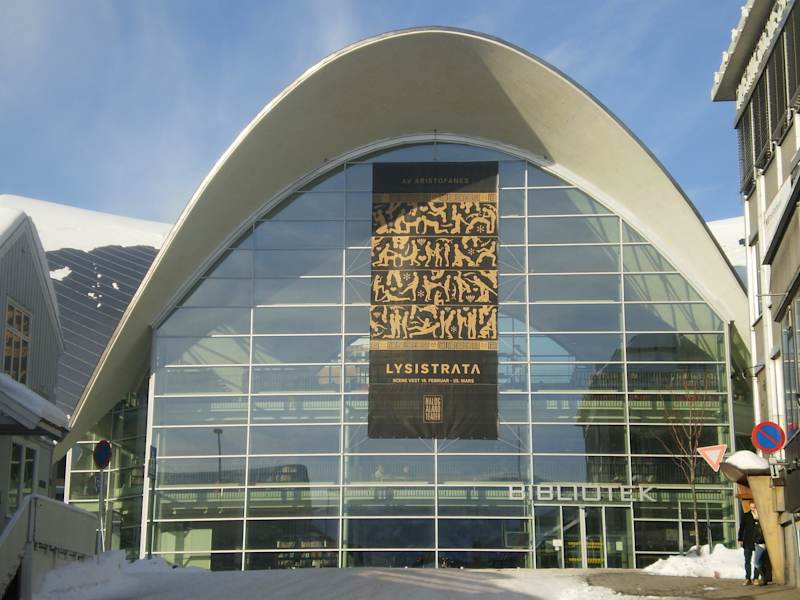 An einem Nachmittag in Tromsö – ideal vor dem Abreisetag – lohnt sich eine kleine Besichtugungstour – z.B. die architektonisch interessante Stadtbibliothek.