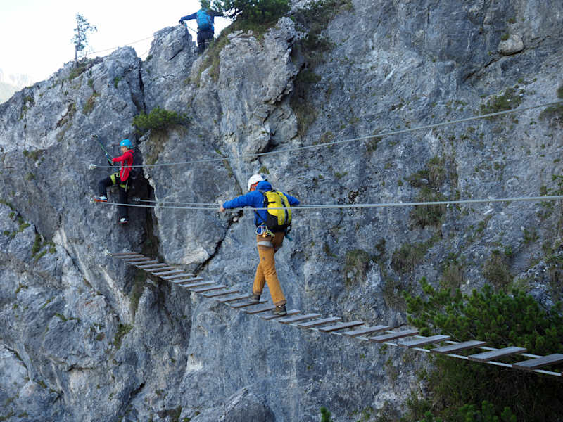 Schritt für Schritt über die Wackelbrücke