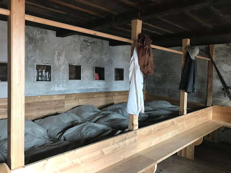 Für jeden Lagerplatz hatte Stüdl eine Ablagenische vorgesehen.