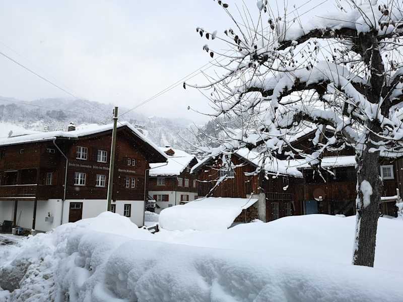 Auch in der Schweiz hat es bis ins Tal hinab geschneit, sowie hier in Grüsch im Prättigau, Graubünden