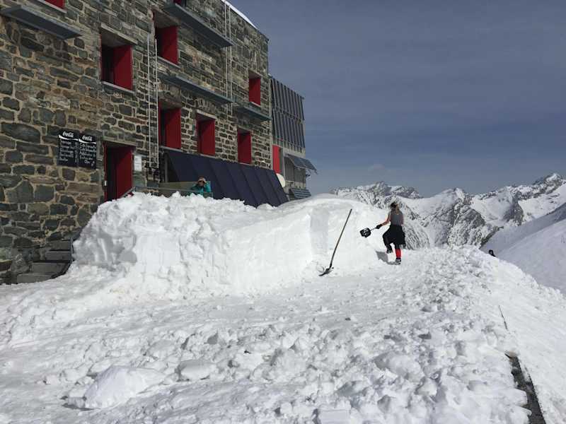 Britannia Hütte, 3.030 m