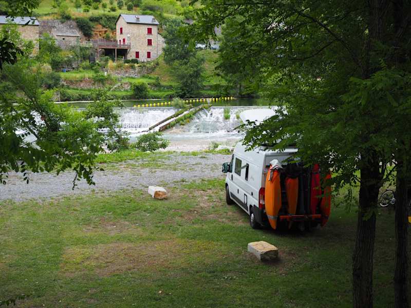Campen direkt am Fluss. Ab hier kann man auch gleich die dritte Etappe starten.