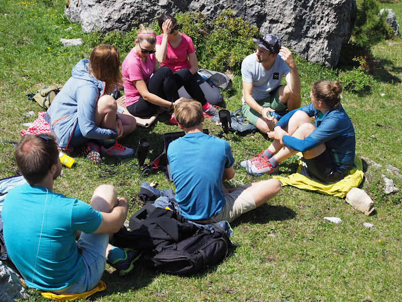 Stefan Rainer und Ruth Oberrauch im Gespräch mit dem Bergwelten-Team