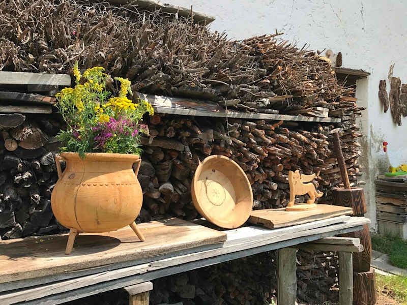 Auf der Roda dles Viles werden Handwerkskünste ausgestellt.