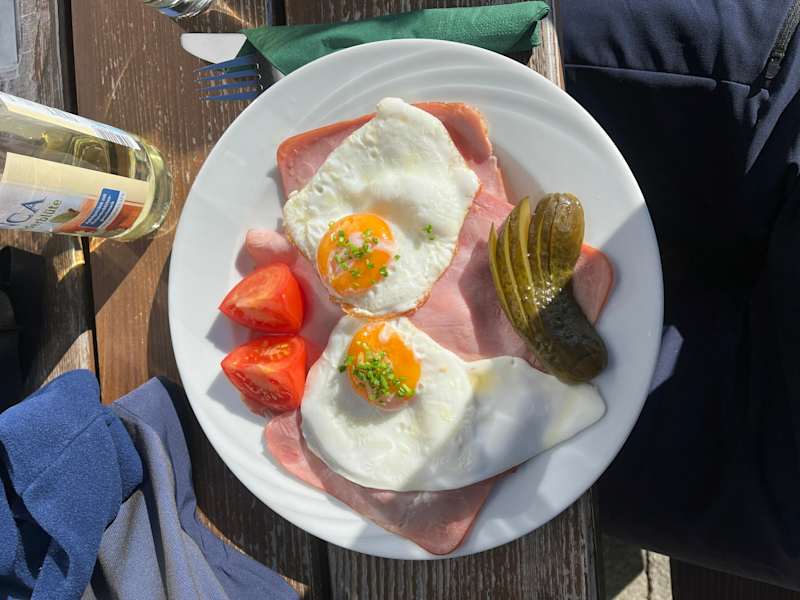 „Strammer Max“ ist genau das Richtige nach einer Schneeschuh-Wanderung
