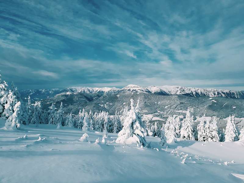 Beginnen wir ganz im Osten: Die Wiener Hausberge präsentieren sich in einem tief winterlichen Gewand