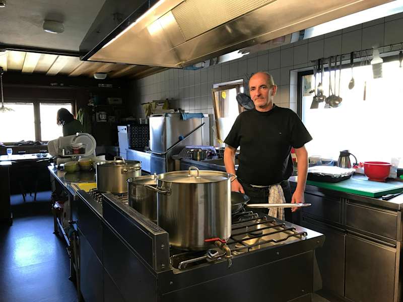 Auf Hütten wird auch in der Küche auf Wasser- und Energieeffizienz geachtet.