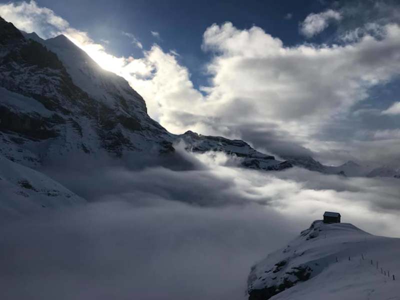 Am Fuße des Eiger: Blick von der Station Eigergletscher oberhalb der Kleinen Scheidegg, Grindelwald