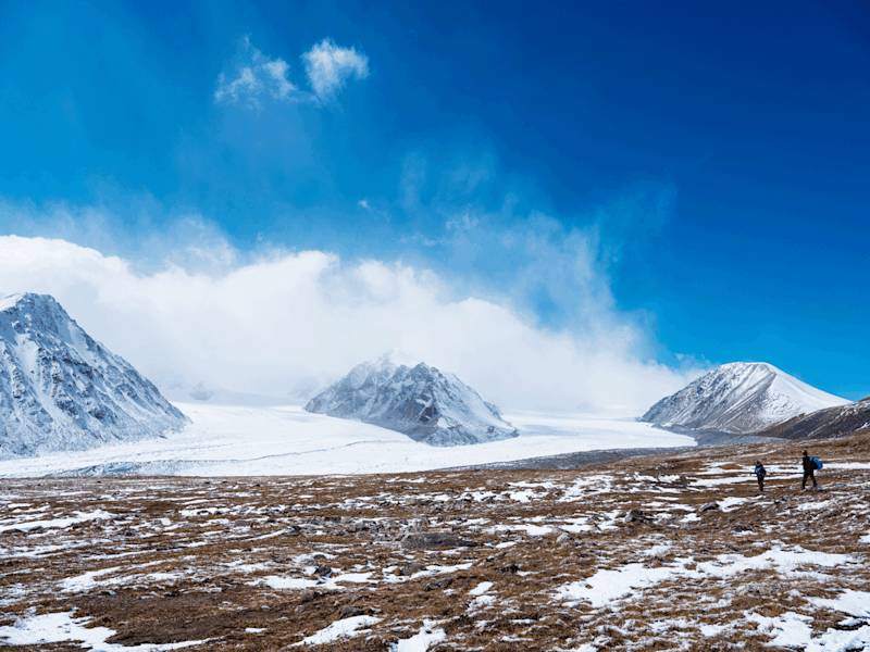 Der Malchin (rechts), einer der fünf heiligen Berge der Mongolei
