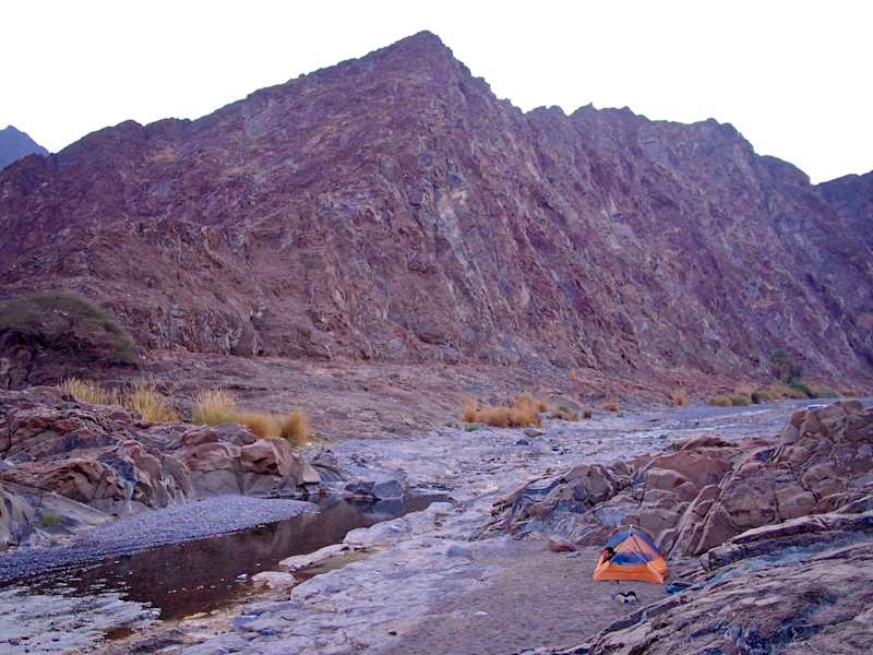 Einer von sehr vielen sehr einsamen Zeltplätzen: Campen im Wadi Klettern Campen Wandern Oman Bergwelten Schoepf