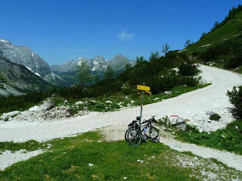 Der Anstieg zum Plumsjoch ist noch einmal recht mühsam.