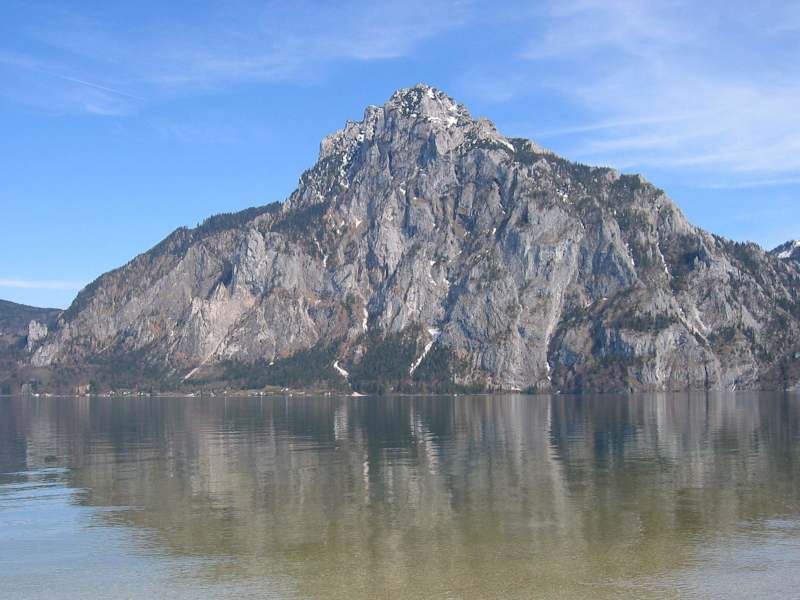 Das Antlitz Erlas: Auf dem Traunstein ergeben sich vom Gipfel nach links die Konturen eines schlafenden Riesen