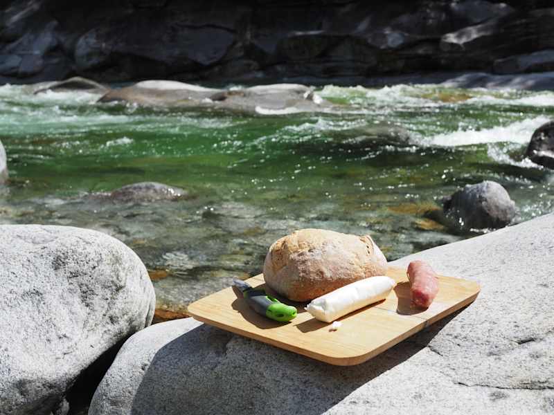Regionalen Schafskäse und Salami bekommt man oft auch in Hofläden.