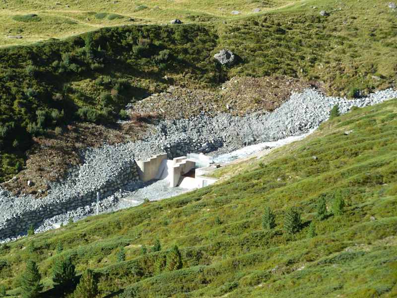 Der Längentaler Bach wird gefasst und sein Wasser komplett abgeleitet. Ein Bachrauschen unterhalb der Fassung gibt es nicht mehr.