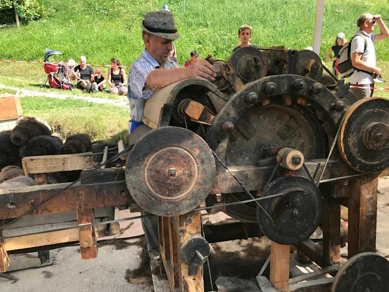So hat man früher die Schafwolle weiterverarbeitet.