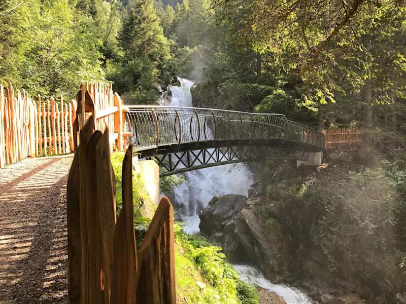 Steg über den Langetaler Wasserfall