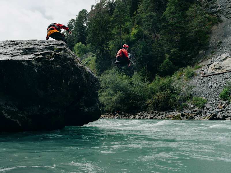 Springen – an ruhigen Plätzen ist ein Sprung ins kalte Nass ein Muss.