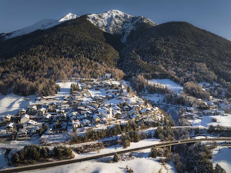 Blick auf Reith mit der Reitherspitze im Hintergrund