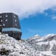 Die Schwarzensteinhütte auf 3.026 m in den Zillertaler Alpen