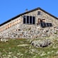Die Klostertaler Umwelthütte (2.362 m) liegt im österreichischen Teil der Silvretta