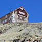 Am Fuße der höchsten Gipfel der Stubaier Alpen liegt die Siegerlandhütte.