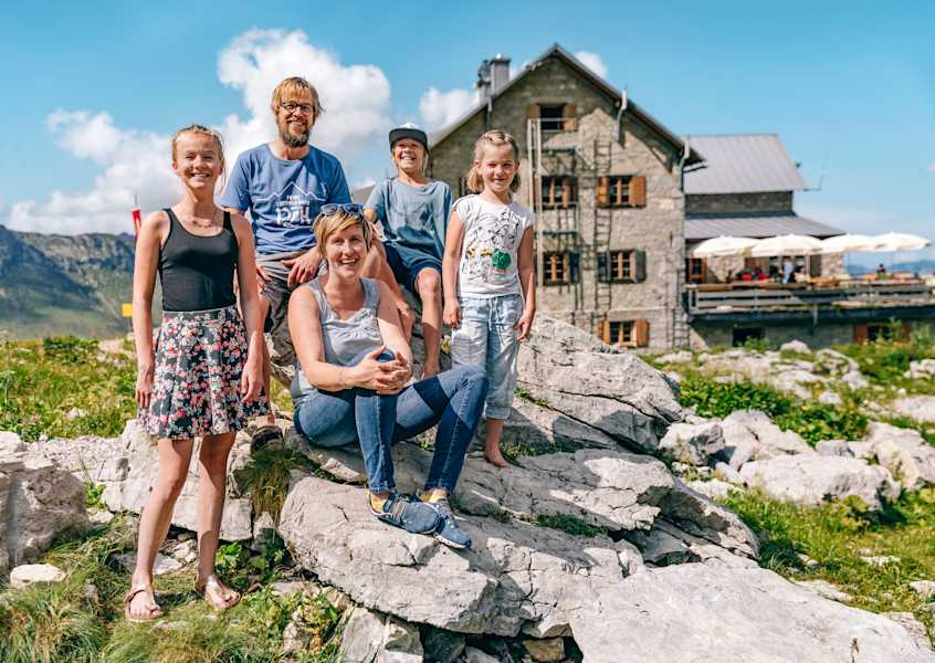 Die Hüttenwirt-Familie Erd (von links nach rechts): Lina, Vater Christoph, Hannes, Felizitas und Mutter Ulli