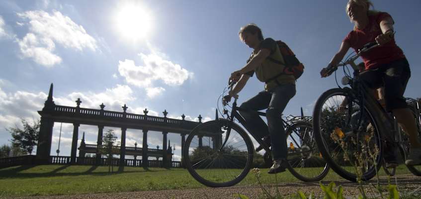 Auf dem Mauerweg an der Glienicker Brücke in Potsdam