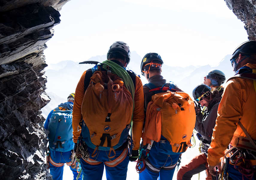 Hinaus aus dem Stollen, hinab auf den Gletscher