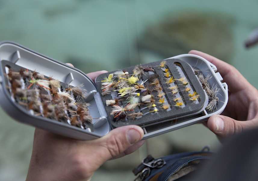 Ein Etui mit den Fliegenködern.