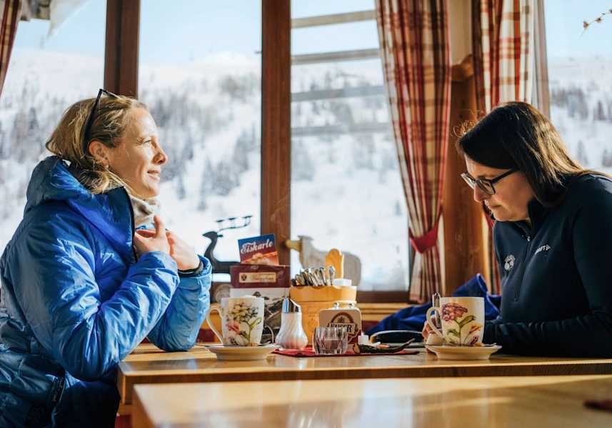 Die gemütliche Stube lädt zum Essen und Trinken ein