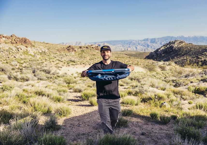 Vor der Reise ist nicht nach der Reise: Die Gregory Alpaca Gear Tote lässt sich einfach zusammenfalten.