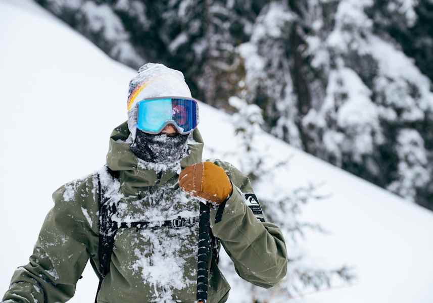 Von Kopf bis Fuß im Schnee