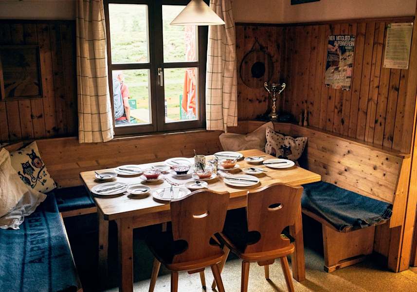 Die gemütliche Stube der urigen Zollnerseehütte