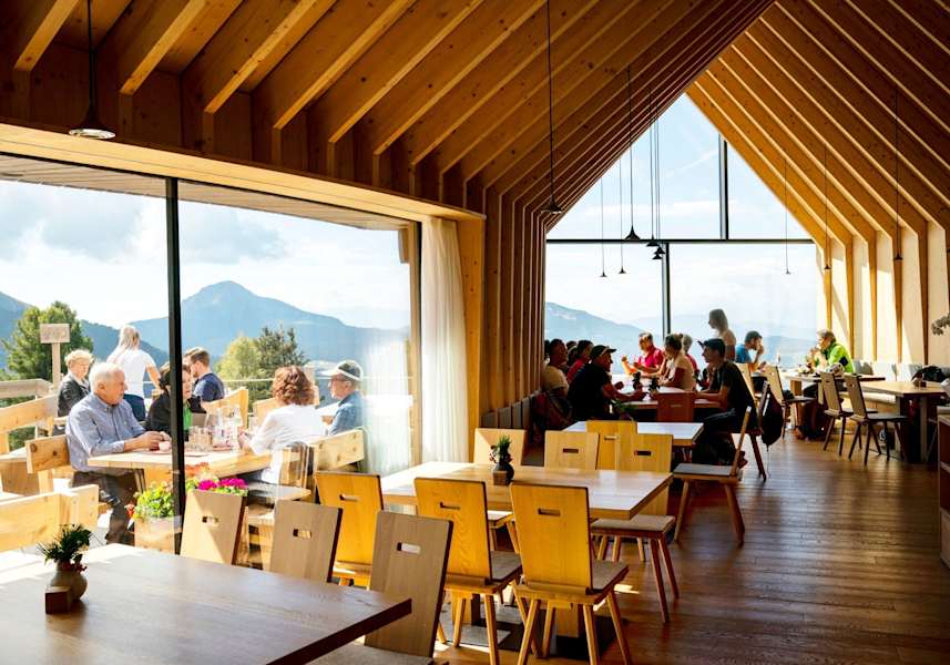 In der Berghütte Oberholz erwartet die Gäste ein rundum Panorama