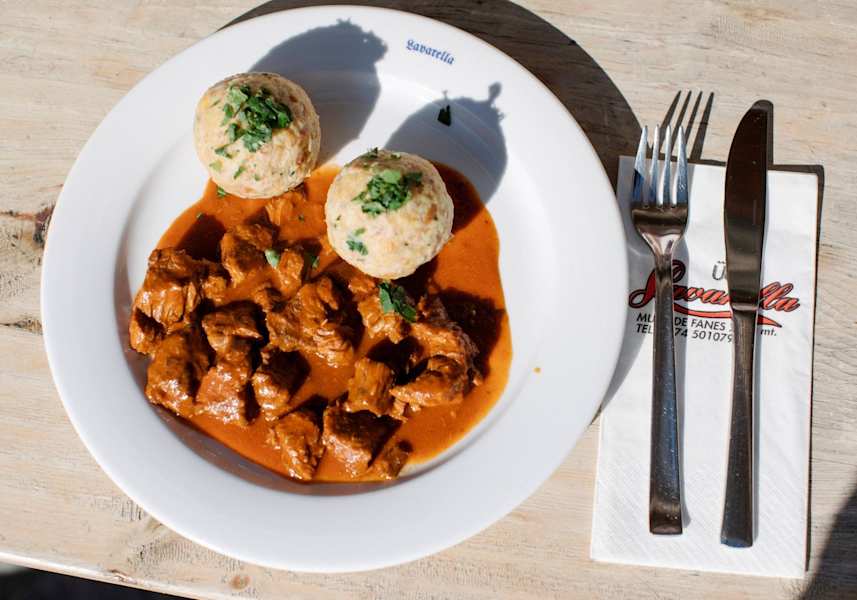 Semmelknödel mit Ragout